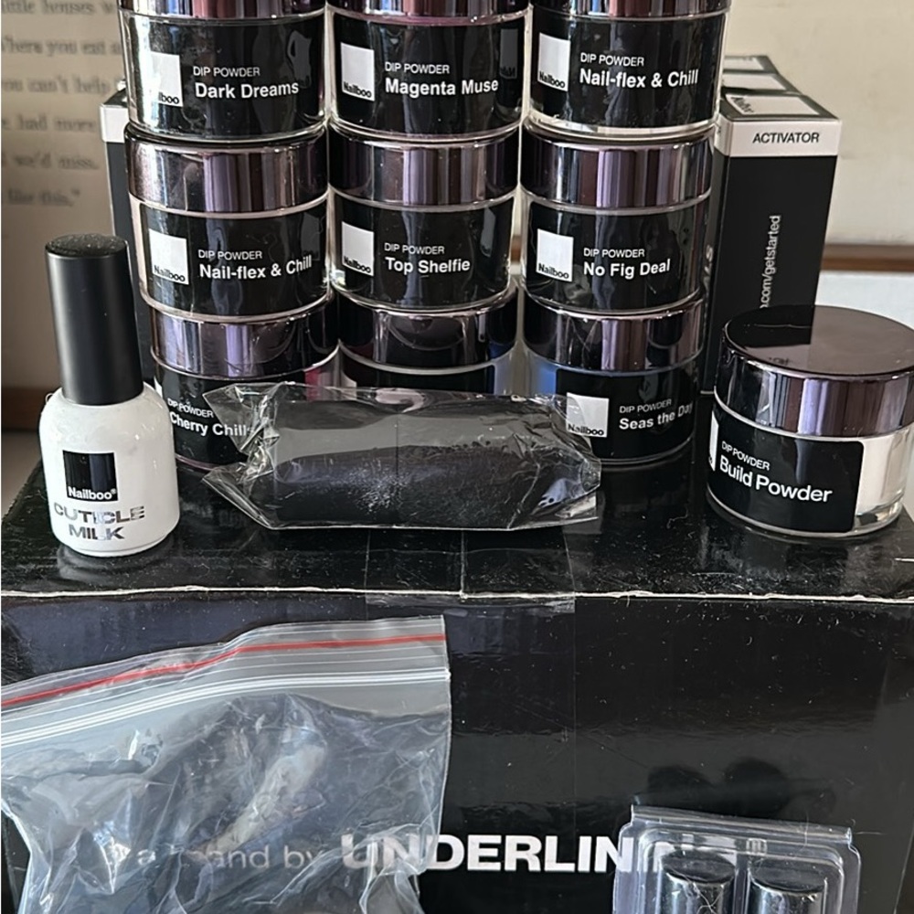Nailboo Acrylic Dip Powder Kit.